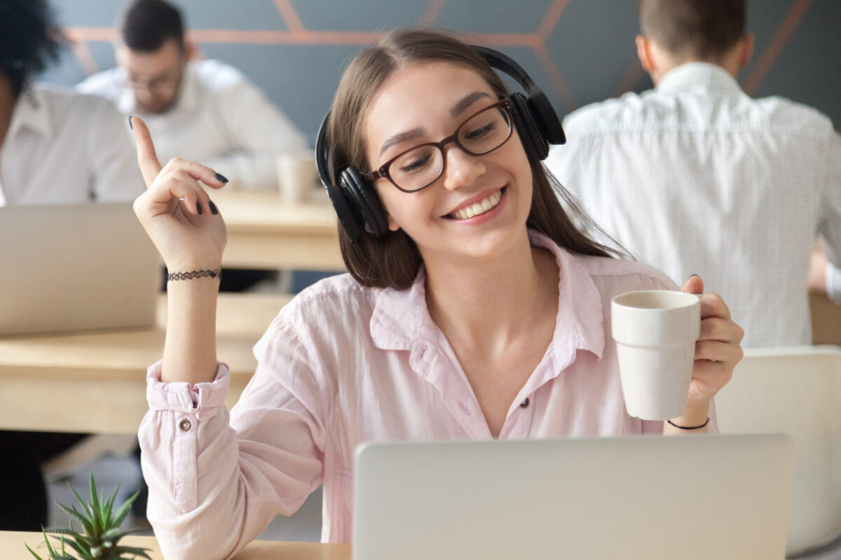 женщина компьютер офис маркет. упражнения за столом в офисе. Enjoy work 2. Enjoy work 2. Enjoy work 2.